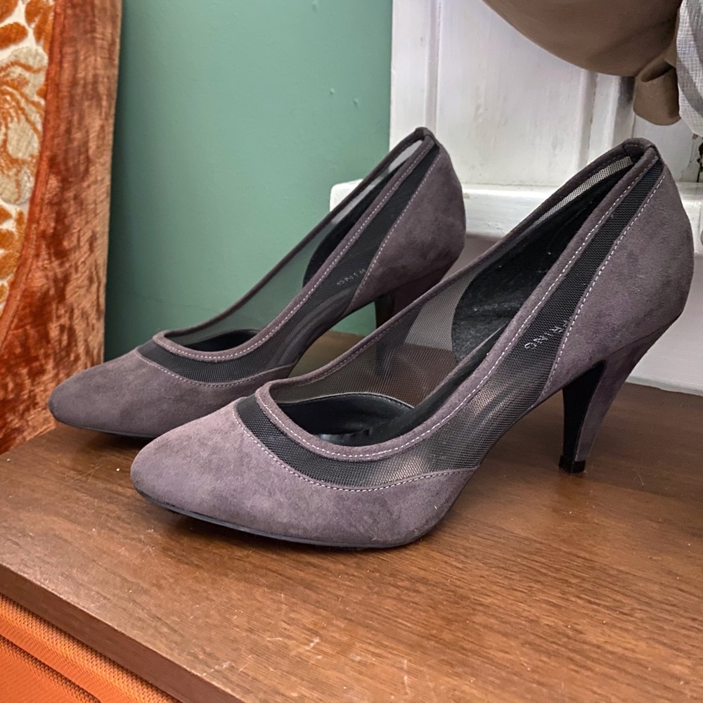 Call it Spring gray pumps - Picture 1 of 5